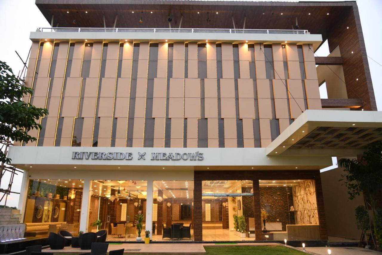 Riverside Meadows Hotel Vidisha ภายนอก รูปภาพ