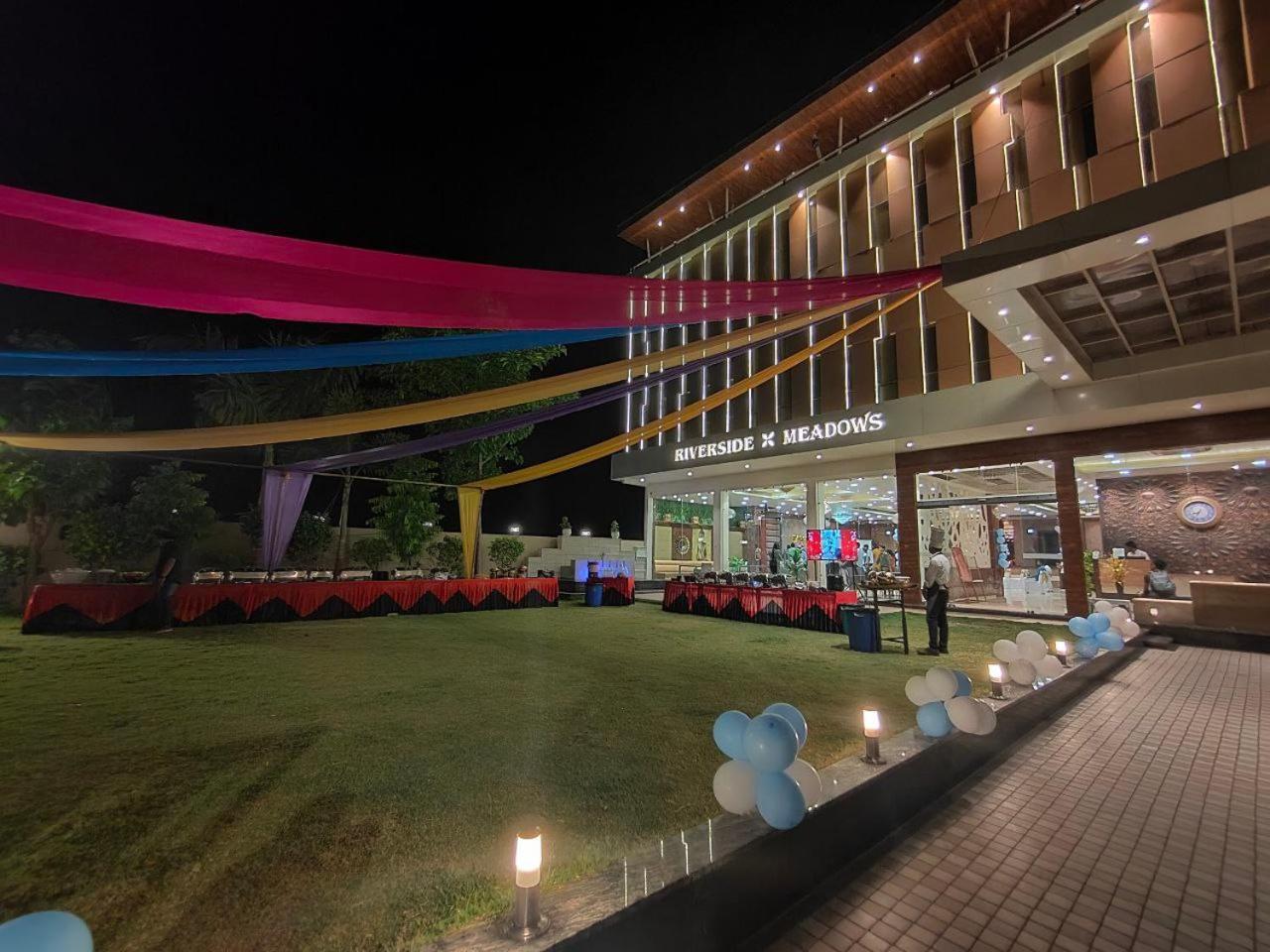 Riverside Meadows Hotel Vidisha ภายนอก รูปภาพ